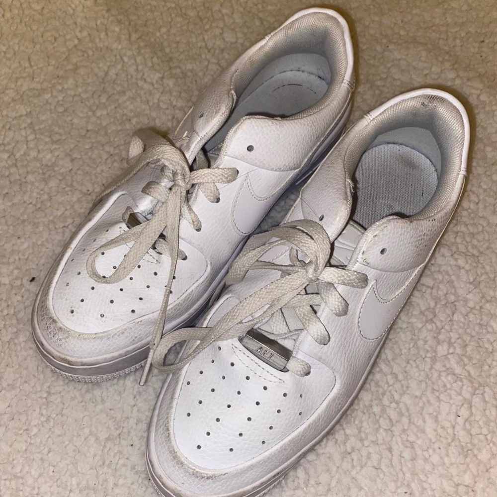 WHITE NIKE AIR FORCE 1 SAGE LOW